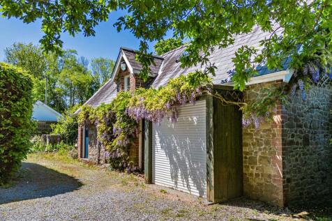 Coach House &amp; Stable