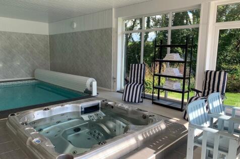 Pool House