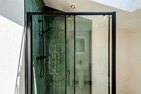 En Suite Shower Room