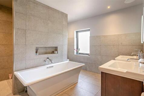 En Suite Bath Shower