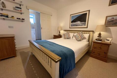 Middle Bedroom