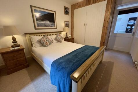 Middle Bedroom
