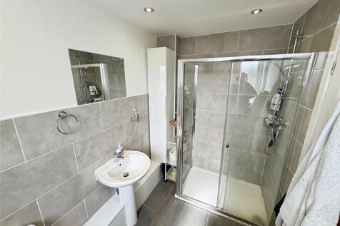 Ensuite Bedroom 2
