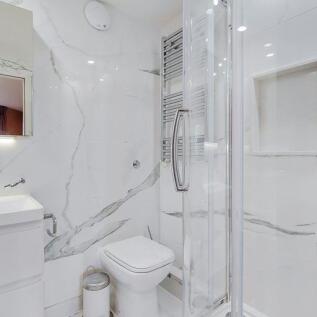 master-en-suite-bath