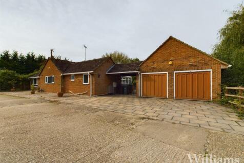 Double Garage &amp; Driveway
