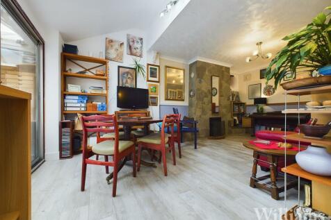 CAM02962G0-PR0200-STILL013.jpg