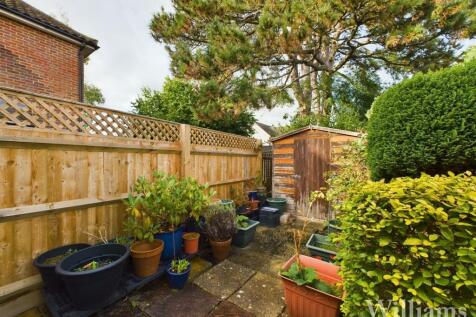 CAM02962G0-PR0200-STILL036.jpg