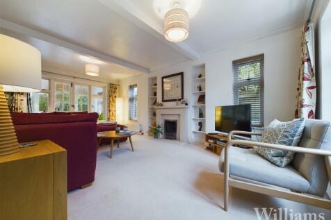 CAM02962G0-PR0206-STILL014.jpg