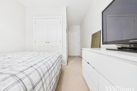 CAM04950G0-PR0039-STILL002.jpg