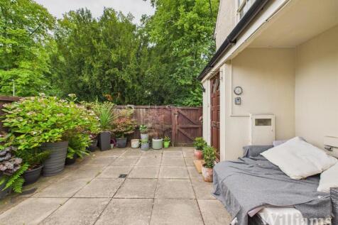 CAM02861G0-PR0469-STILL018.jpg