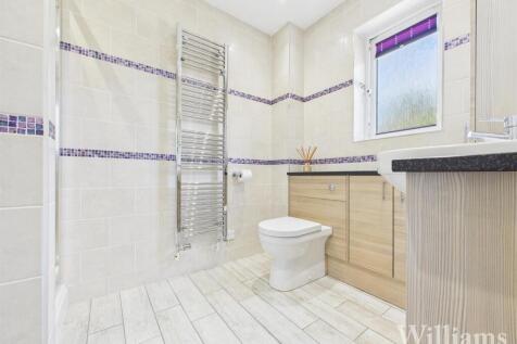 Master Bedroom &amp; En Suite