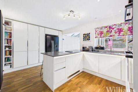 Kitchen/ Breakfast Room