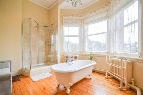 En-Suite Bathroom