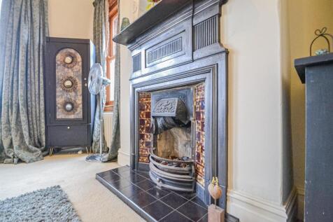 Principal Bedroom Feature Fireplace