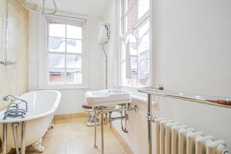 &#39;Jack &amp; Jill&#39; Bathroom