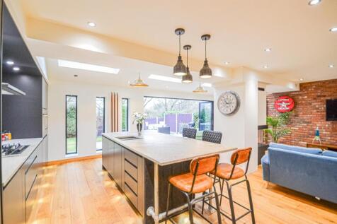Breakfast Kitchen &amp; Family Room