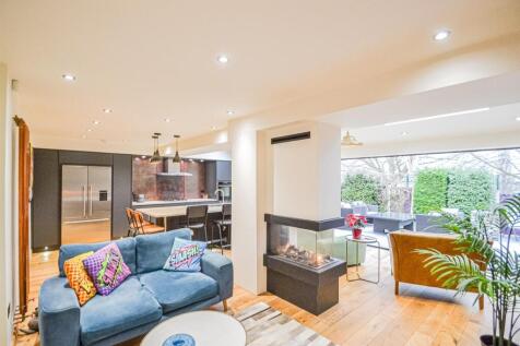 Breakfast Kitchen/Dining Area/Family Room