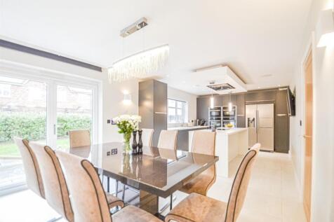 Dining Area &amp; Breakfast Kitchen
