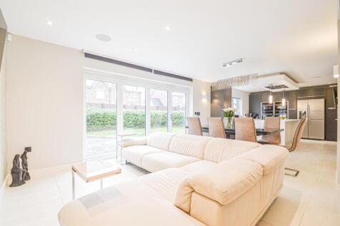 Family Room &amp; Dining Area