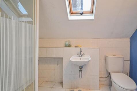 Studio En-Suite Shower Room