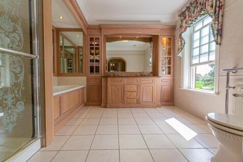 En-Suite to Bedroom