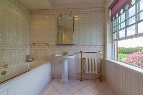 En-Suite to Bedroom