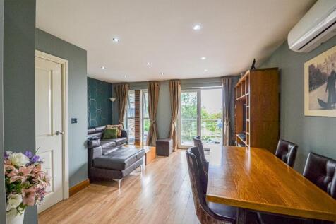 Lounge &amp; Dining Area