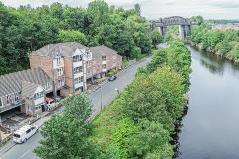 Apartment &amp; Canal View