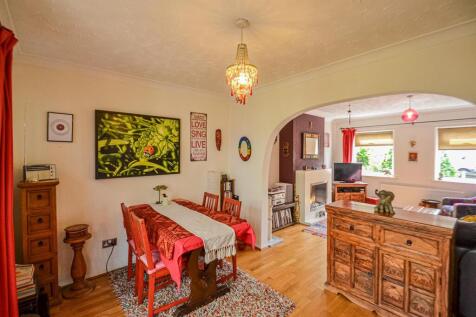 Dining Room &amp; Lounge