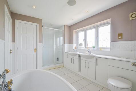 En-Suite Bathroom