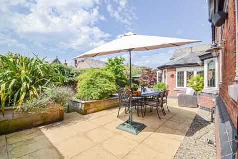 Al-Fresco Dining