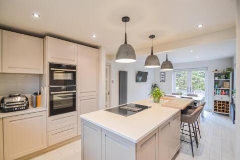 Open-Plan Dining Kitchen &amp; Dining Room