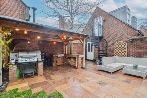 Walled Garden &amp; Outside Kitchen