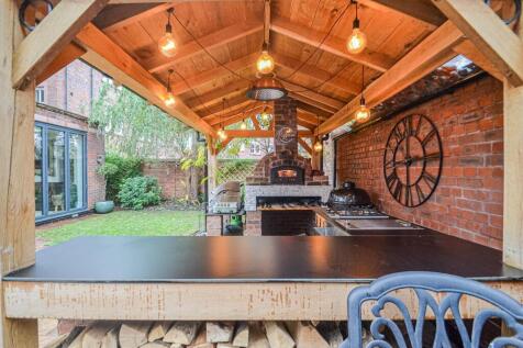 Outdoor Kitchen