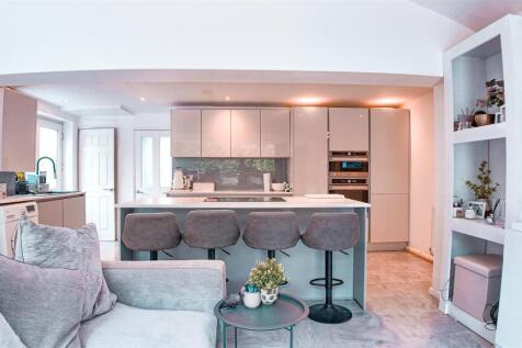 Dining Kitchen &amp; Family Room