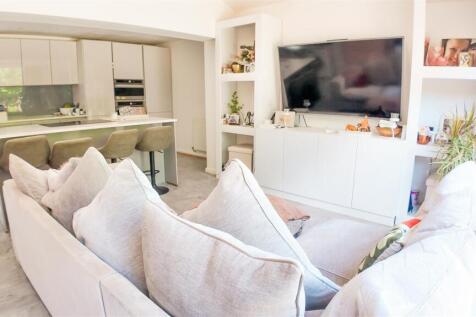Family Room &amp; Dining Kitchen