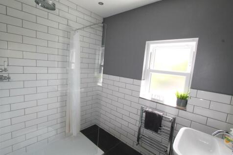 DOWNSTAIRS BATHROOM