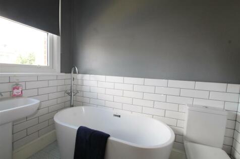 EN SUITE BATHROOM