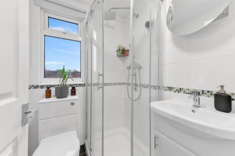 EN SUITE BATHROOM