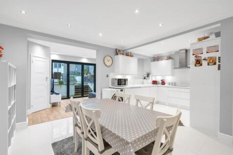 OPEN PLAN KITCHEN/DINER