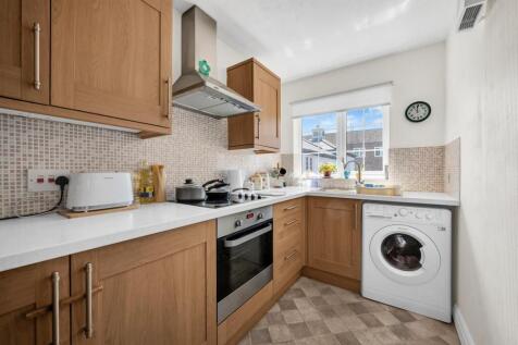 FITTED KITCHEN