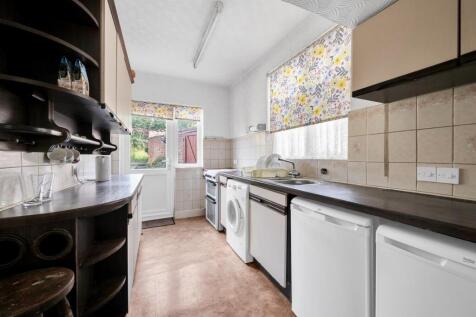 FITTED KITCHEN