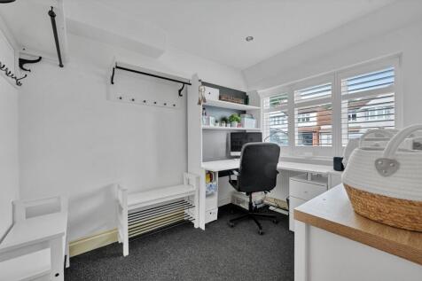 OFFICE/ PLAY ROOM