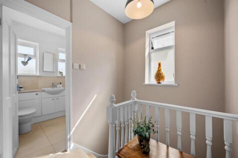 FIRST FLOOR LANDING