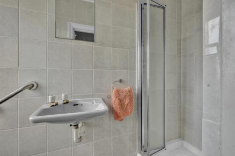 SEPARATE W/C &amp; SHOWER ROOM