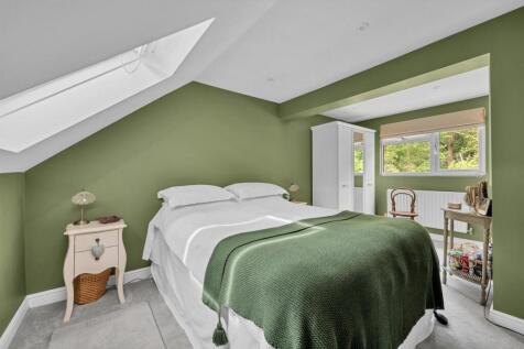 MASTER BEDROOOM