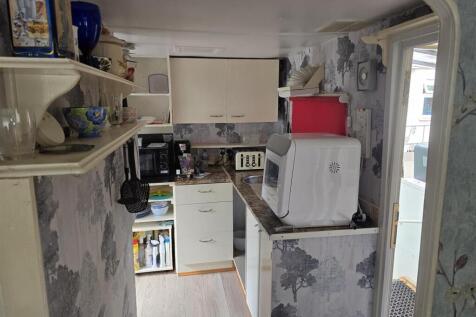 kitchen 2.jpg