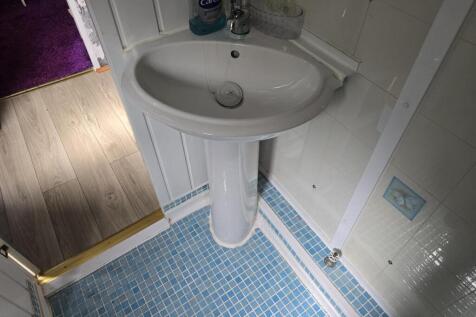 bathroom2.jpg