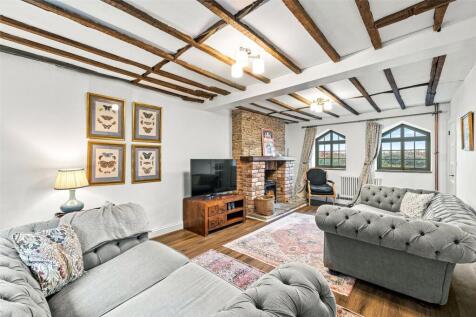 2 Reception Rooms