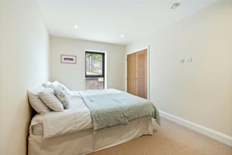 3 - 4 Bedrooms